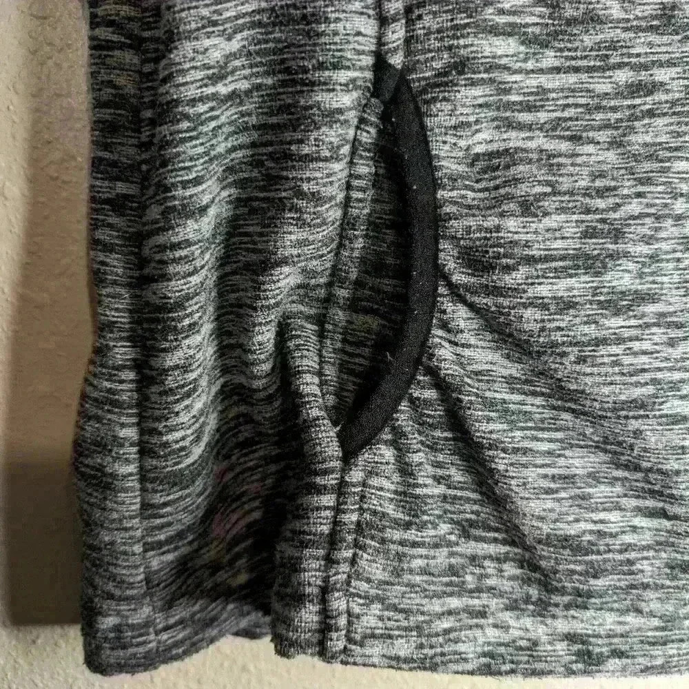 {Snozu} size medium•full zip sweater•black and grey - Picture 7 of 14